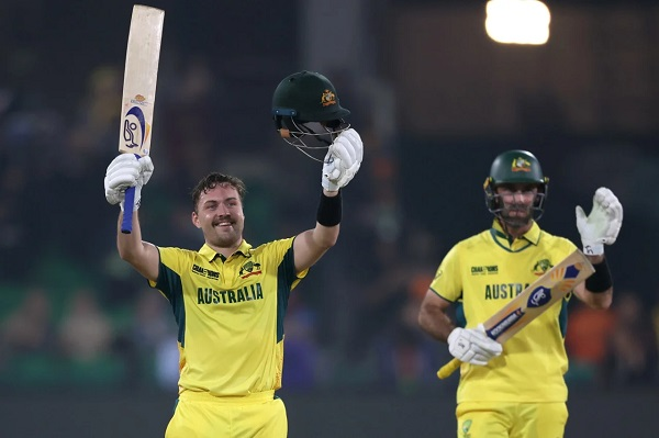 ইতিহাস গড়ে অস্ট্রেলিয়া হারালো ইংল্যান্ড’কে