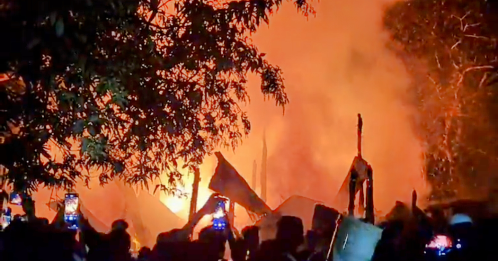 আগুনে পুড়লো ৪টি বসতঘর