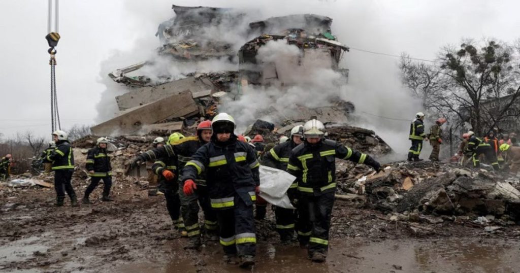 ইউক্রেনে রাশিয়ার ক্ষেপণাস্ত্র ও ড্রোন হামলায় নিহত ১৪