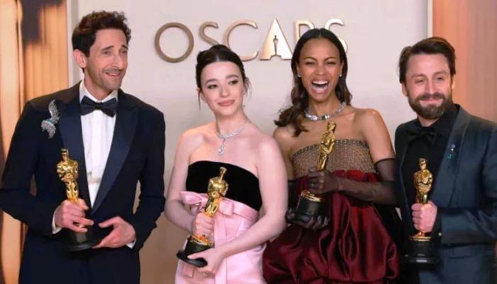 অস্কারে ৫টি পুরস্কার জিতে ইতিহাস গড়লো ‘আনোরা