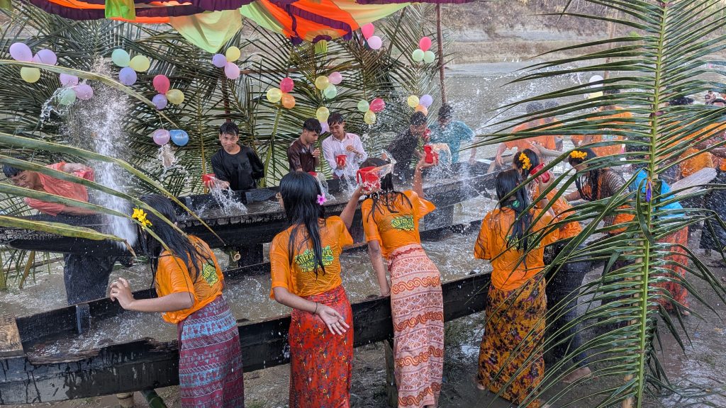 সাংগ্রাই উৎসবে মাতোয়ারা বান্দরবান