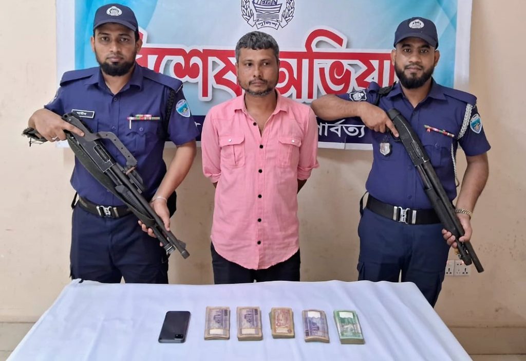 পুলিশের অভিযানে বান্দরবানে ছিনতাইয়ের ঘটনায় পরিসংখ্যানের গাড়িচালক গ্রেফতার